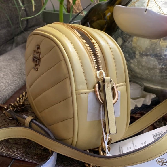 SOLD⛔️Authentic TORY BURCH Quilted leather logo zip top Crosby - Picture 7 of 16